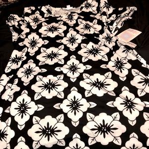 NWT Lularoe Carly. Size L